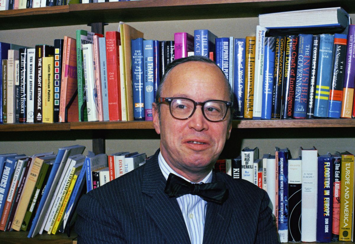 Arthur m. schlesinger jr. origins of the cold war